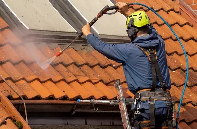 Démoussage et hydrofuge de toiture à Montravers