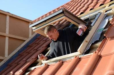 Pose de fenêtres de toit Velux à Montravers
